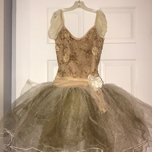 !gold ballet costume!